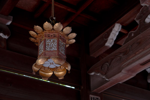 中門の吊灯篭.jpg